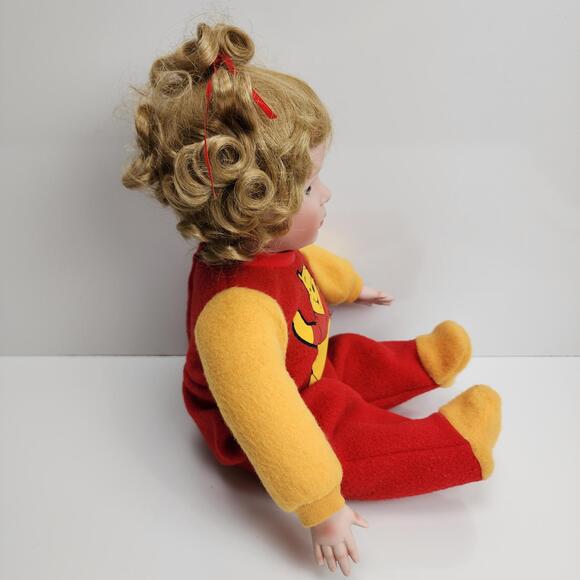 Disney 18" Cindy M McClure Sitting w/ Blonde Hair in Pooh Pajamas Porcelain Doll - Picture 5 of 11